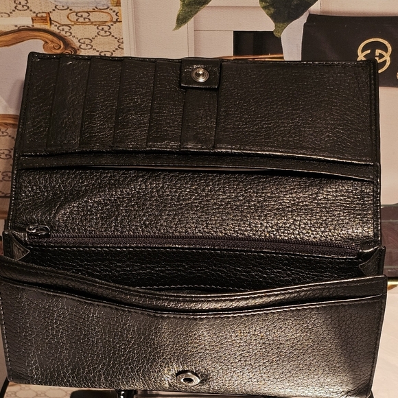 Gucci Calfskin Bilfold Leather Wallet - Picture 5 of 13